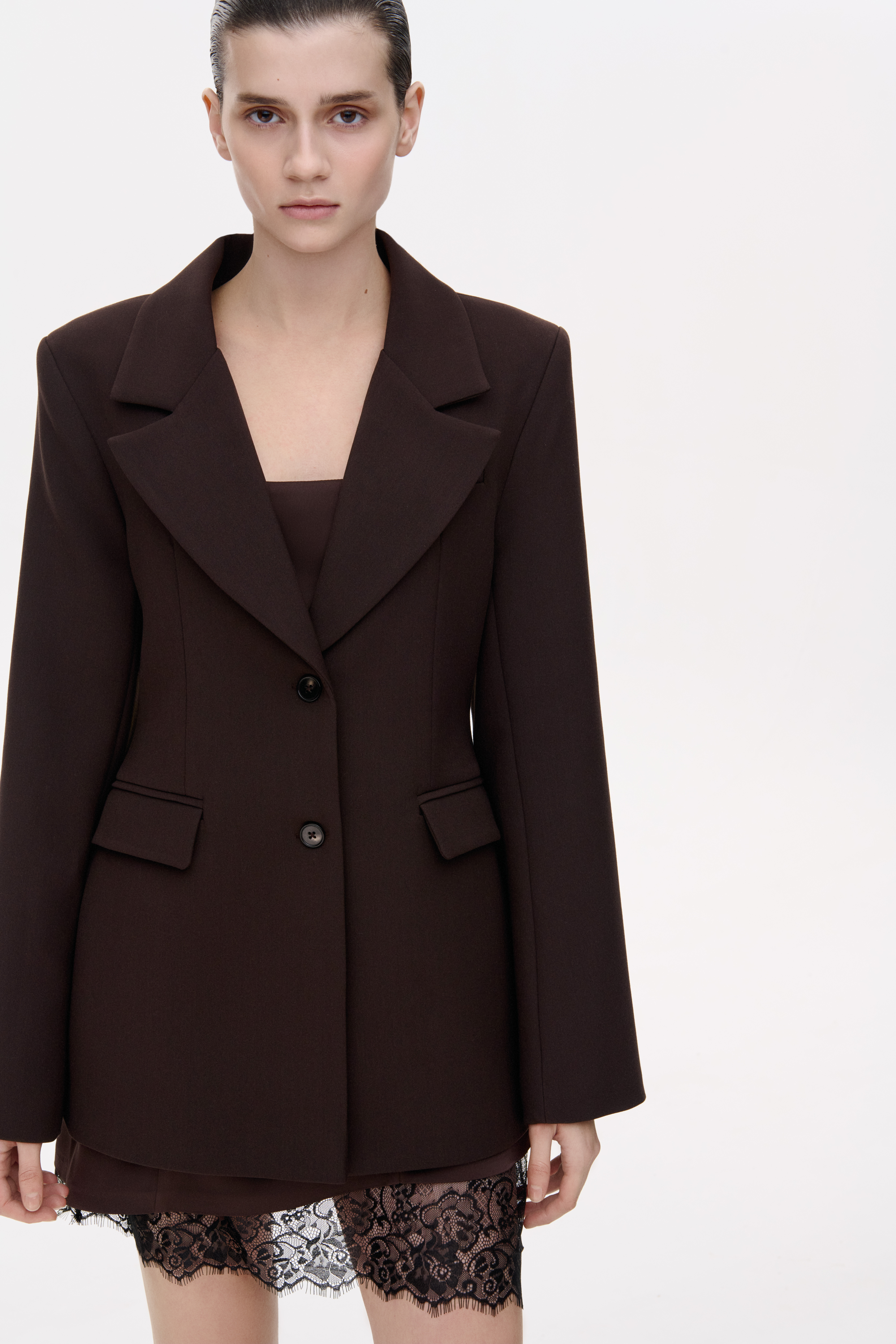 СИЛУЕТНИЙ ПІДЖАК КЛАСИЧНОГО КРОЮ З АКЦЕНТОМ НА ТАЛІЇ 1210 зображення 1